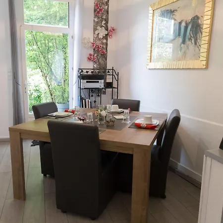 La Demeure D'eirene Bed & Breakfast 2*