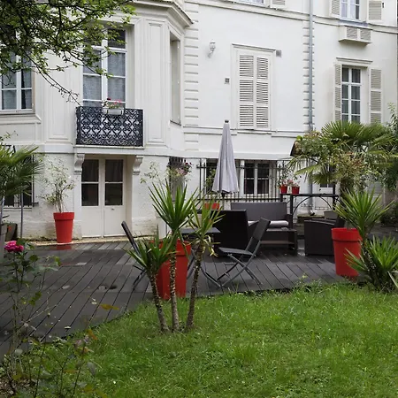 La Demeure D'eirene Bed and Breakfast 2*